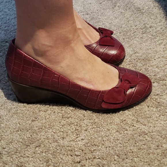 US W 8 Vionic Lena Maroon Croc Embossed Wedge "Orhto"heels - Picture 6 of 8